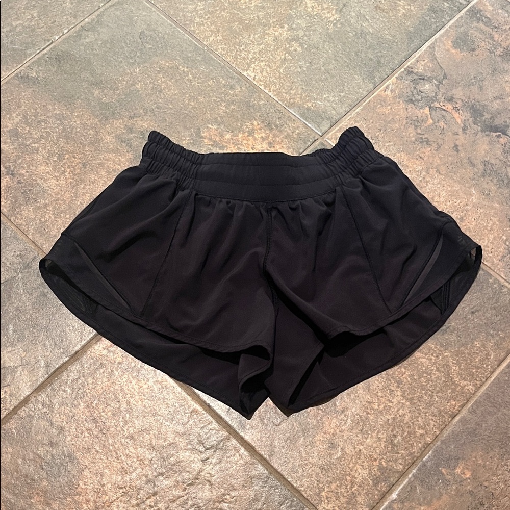 Lululemon Women's Black Hotty Hot 2.5 Shorts